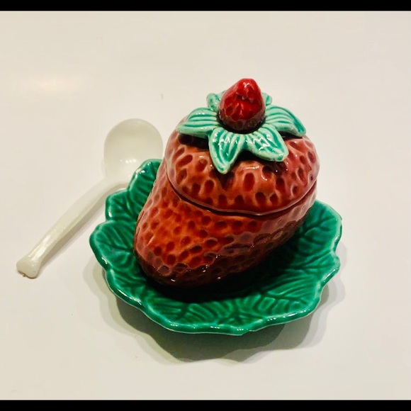 VINTAGE Sugar Pot strawberry rare 1950’s